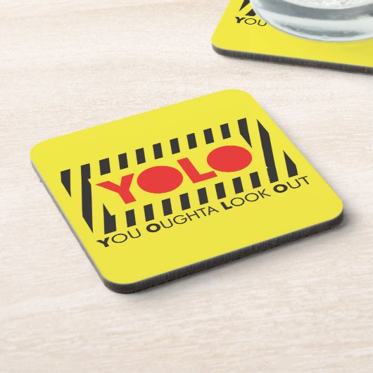 赤い注意を用いるYOLO コースター (左側)