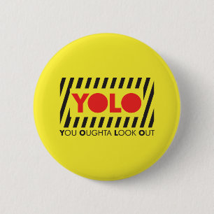 赤い注意を用いるYOLO 缶バッジ