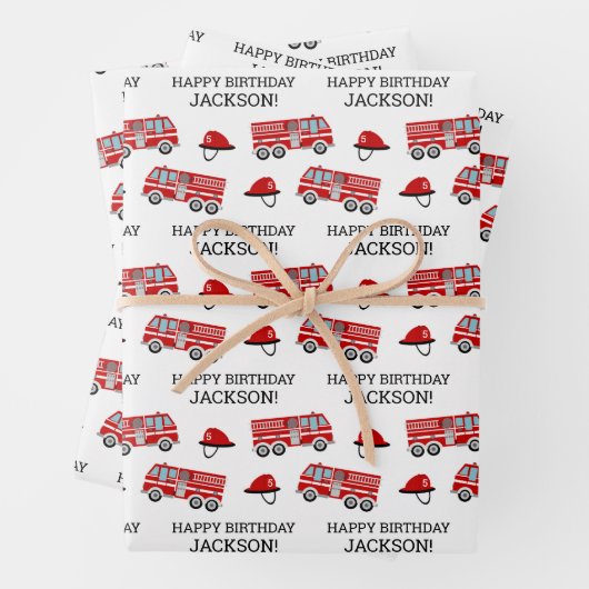 赤い消防車と帽子のパーソナライズされた誕生日 ラッピングペーパーシート (インサイチュ)