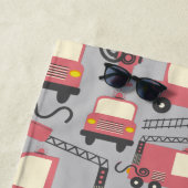 赤い消防車の消防士の子供たちパーソナライズされた ビーチタオル (インサイチュ)