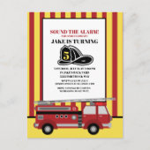 赤い消防車の消防士の子供の5歳の誕生日 ポストカード (正面)