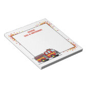 赤い消防車の消防車パーソナライズされた(ユダヤ教の)バル・ミツバー ノートパッド (アングル)