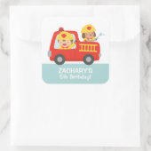 赤い消防車の誕生日パーティーで消防士の少年 スクエアシール (バッグ)