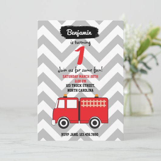 赤い消防車の誕生日招待状のための男の子または女の子 招待状 (スタンド正面)