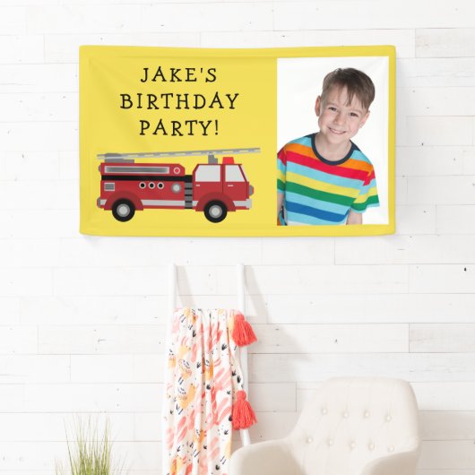 赤い消防車イエローチャイルドの誕生日写真 横断幕 (インサイチュ)