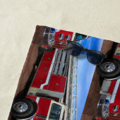 赤い消防車横 ビーチタオル (インサイチュ)