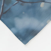 赤い深紅色とホリーが雪の中 フリースブランケット (角)