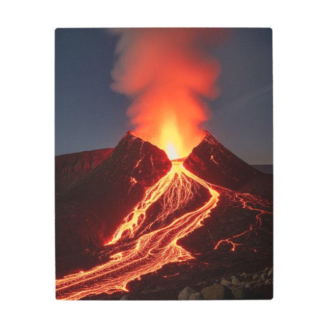 赤い溶岩白熱［赤熱］光を放つを持つ火山 – グローエフェクト メタルプリント (正面)
