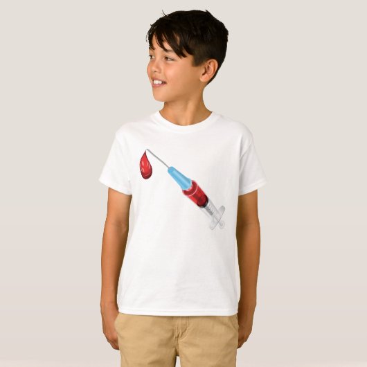 赤い滴を持つ血液の注射器 Tシャツ (正面フル)