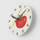 赤い漫画のリンゴと黄色の鉛筆 ラウンド壁時計 (傾斜)