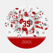 赤い灰色のサッカーボールが輝パーソナライズされたく メタルオーナメント (裏面)