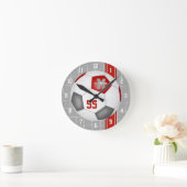 赤い灰色のチーム色のサッカーストライプ選手 ラウンド壁時計 (ホーム)