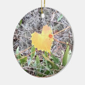 赤い点の名前入りなオーナメントが付いている大きいハートの葉 セラミックオーナメント (左)