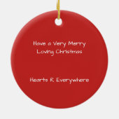 赤い点の名前入りなオーナメントが付いている大きいハートの葉 セラミックオーナメント (裏面)