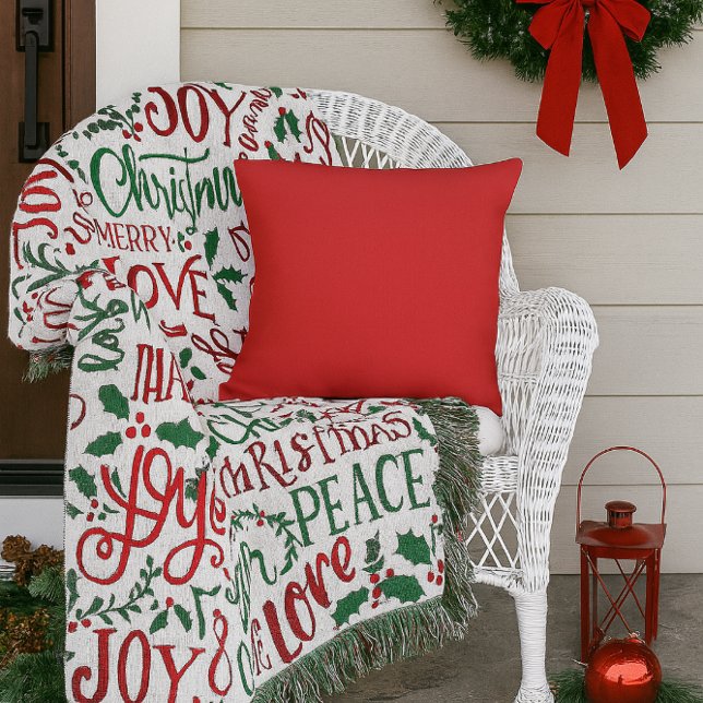 赤い無地の屋外用クッション アウトドアクッション (“Add festive red to your porch with this cozy pillow perfect with holiday throws to welcome guests.”)