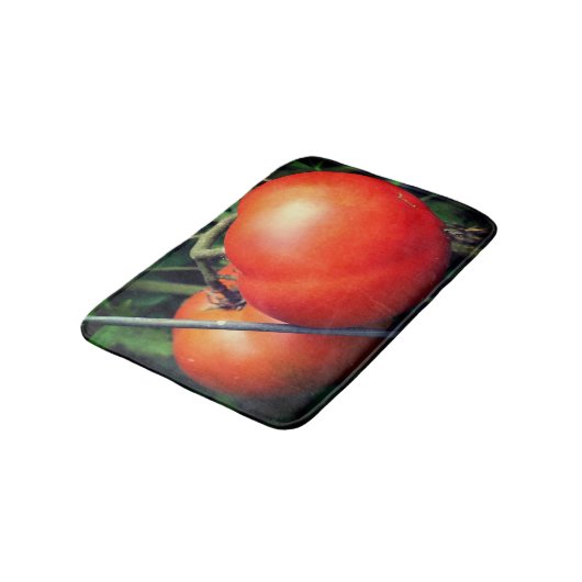 赤い熟した庭のトマトのつる植物 バスマット (アングル)