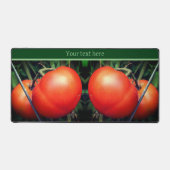 赤い熟した庭のトマトのつる植物 パーソナライズされた デスクマット (正面)