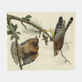 赤い猫背のタカ – オードボンのアメリカの鳥 フリースブランケット (正面(横))