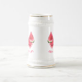 赤い甘いジューシーなスイカのビアスタイン ビールジョッキ (中央)