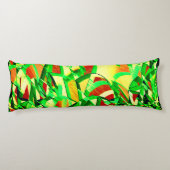 赤い画像に緑がかった筋が横切る、霧雨の効果 ボディピロー (裏面)