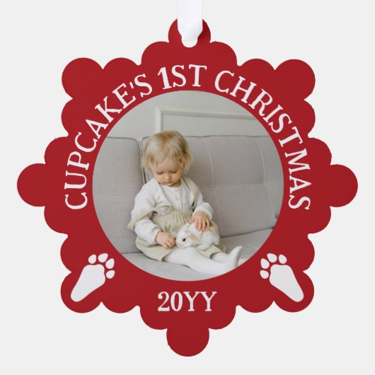 赤い白いウサギの前足がバニーの最初のクリスマスをプリント オーナメントカード (裏面)