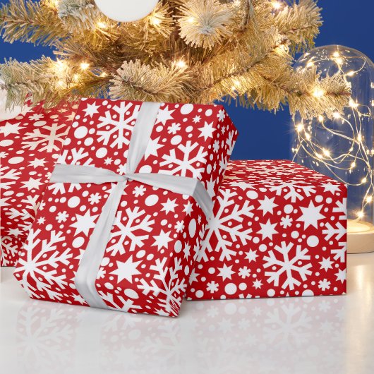 赤い白いスノーフレークのパターンのラッピング ラッピングペーパー (クリスマス)
