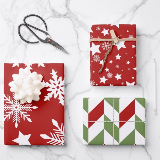 赤い白い緑の雪の結晶の星ストライプ数 ラッピングペーパーシート (正面)