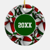 赤い白い緑色のバスケットボパーソナライズされたール セラミックオーナメント (裏面)