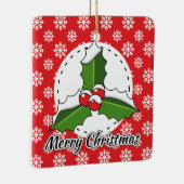 赤い白い雪片の上にホリーのパターン – メリークリスマス セラミックオーナメント (右)