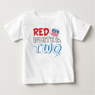 赤い白と7月の4日とトドラー誕生日 ベビーTシャツ