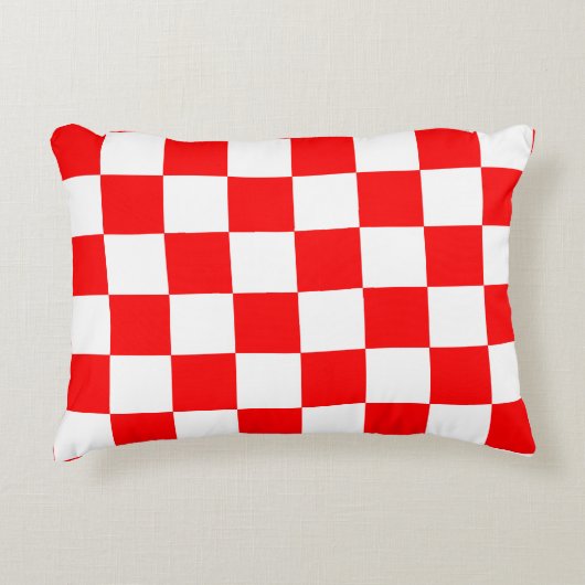 赤い白のチェッ市松模様にクパターン アクセントクッション (正面)