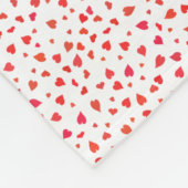 赤い白のパターンハートバレンタインデー フリースブランケット (角)