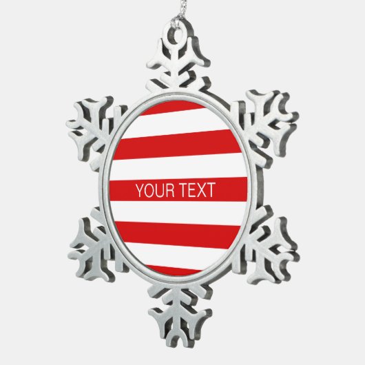 赤い白の横書き名門私立校風ののストライプ名 スノーフレークピューターオーナメント (右)