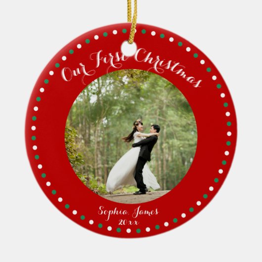 赤い白の緑の最初の結婚したクリスマス飾り セラミックオーナメント (正面)