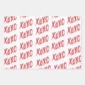 赤い白の黄色のXOXOパターンスクリプト ラッピングペーパーシート (正面2)