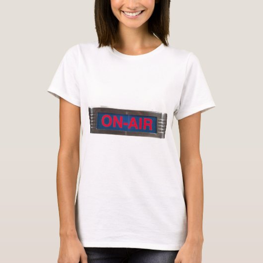 赤い白熱オン空気ライト Tシャツ (正面)