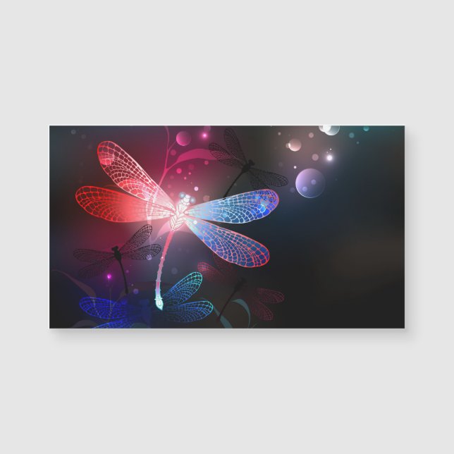 赤い白熱［赤熱］光を放つトンボ (正面)