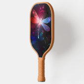 赤い白熱［赤熱］光を放つトンボ ピックルボールラケット (左)