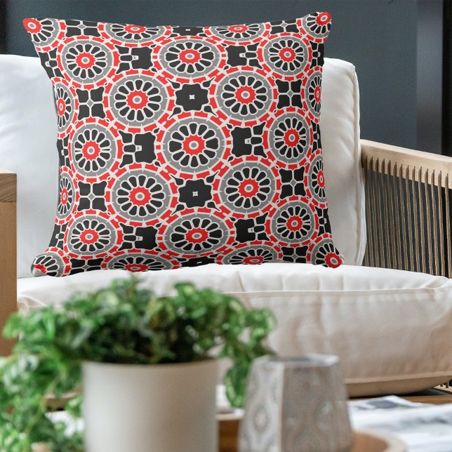 赤い白黒と灰色のモザイクの幾何学的パターン アウトドアクッション (クリエイターアップロード済み)