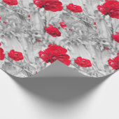 赤い白黒バラの茂みによっては愛が開花します ラッピングペーパー (角)