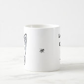 赤い目と尖った耳の吸血鬼のような生き物 コーヒーマグカップ (中央)