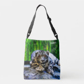 赤い目の引くことを用いるユキヒョウ クロスボディバッグ (裏面)