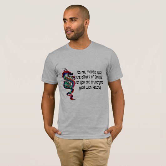 赤い目はドラゴンのTシャツの地下牢と台なしになりません Tシャツ (正面フル)