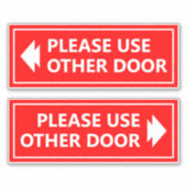 赤い矢印の付いた他のドアサインを使用する シール (正面)
