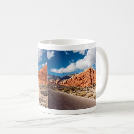 赤い石渓谷のマグ コーヒーマグカップ (正面右)