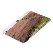 赤い砂岩のモノリス マグネット (左側)