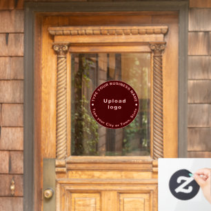 赤い窓のフィルムに表示される循環型ビジネスのブランドテキスト ウィンドウサイン