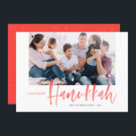 赤い筆の書道最も幸せなハヌカー写真 シーズンカード<br><div class="desc">ハヌカー！この手札を持つHappy Hanukkahフラットカードで、あなたの愛する人に休日の挨拶を送りなさい。繊細な雪の模様モダンにマッチした赤いブラシ書を特徴とする。写真、名前、日付、およびメッセージを追加してパーソナライズ。このフェスティバル赤い書道のホリデーカードは他の色や製品で利用可能である。</div>