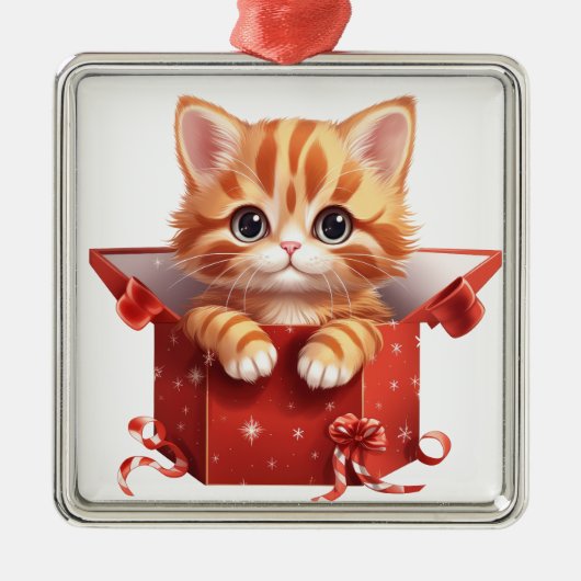 赤い箱の可愛いクリスマスオレンジの虎猫の子猫 メタルオーナメント (正面)