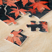 赤い紅葉の下の黒白の芸者猫 ジグソーパズル (側面)